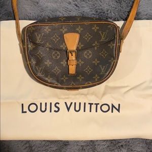 MAKE AN OFFER (: Vintage Louis Vuitton Jeune Fille
